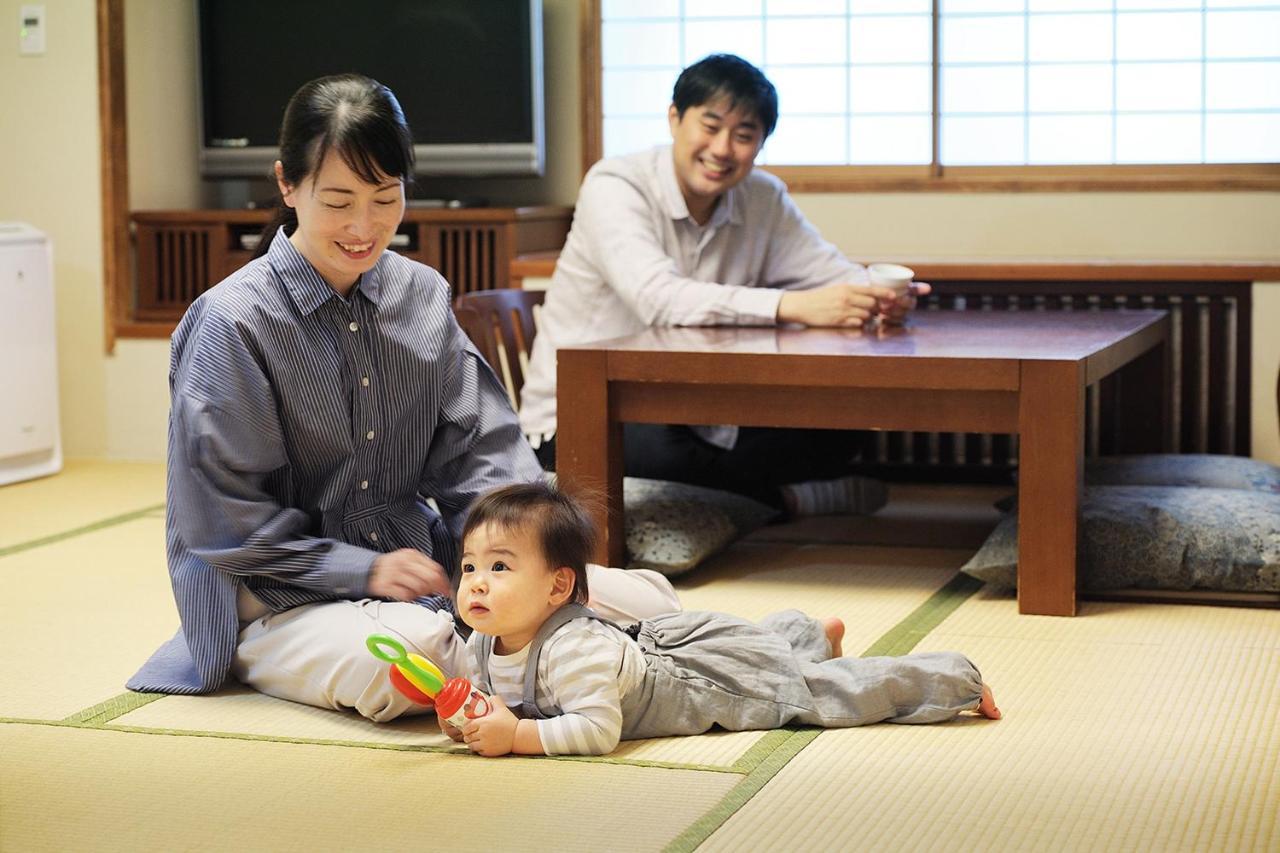 Hotel Okura Tokyo Bay Urayasu Exteriér fotografie A Japanese family