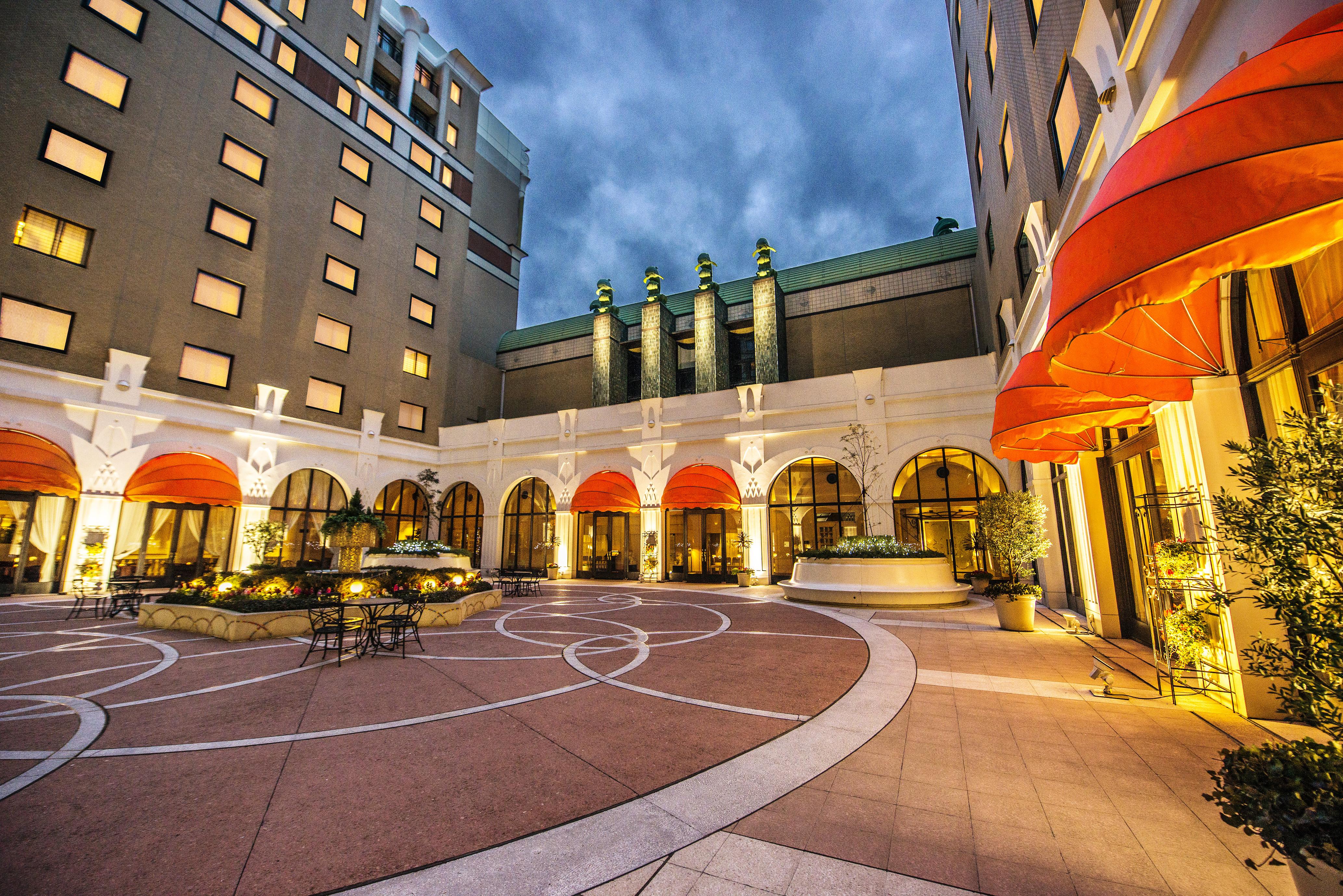 Hotel Okura Tokyo Bay Urayasu Exteriér fotografie The hotel's courtyard
