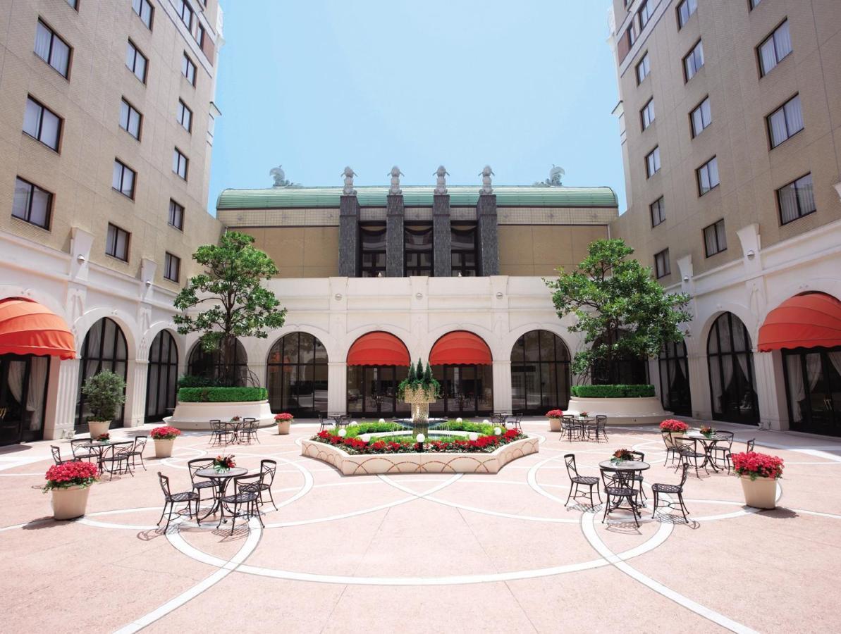 Hotel Okura Tokyo Bay Urayasu Exteriér fotografie The courtyard at the Renaissance Hotel